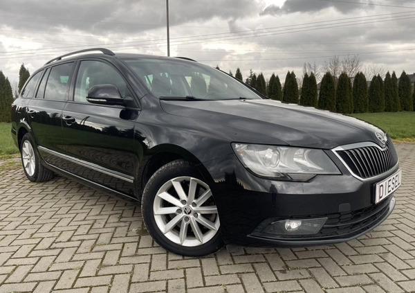 Skoda Superb cena 34900 przebieg: 260000, rok produkcji 2014 z Łobez małe 436